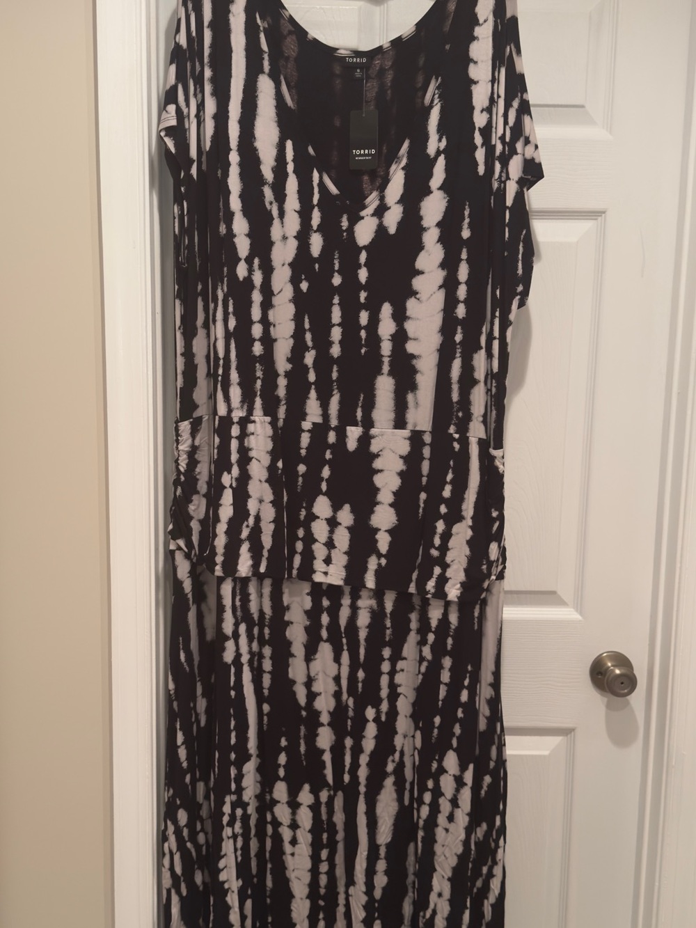 torrid Black & White Tie-Dye V-Neck Maxi Dress